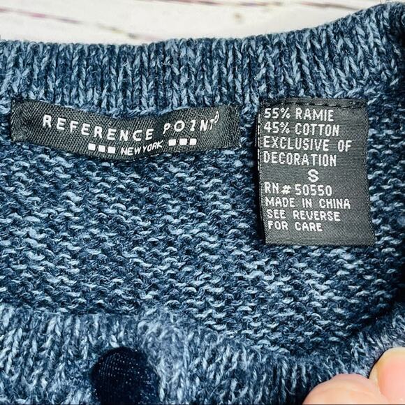 Reference Point winter scene cardigan snow ice skating skaters - Picture 12 of 13